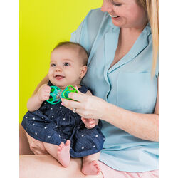 81107 Juguete – Shaker Toy Oball  BRIGHT STARS. JUGUETES PARA BEBE . Color Verde. 