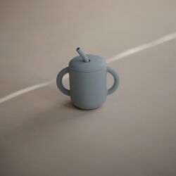 48129 Taza didáctica + pajita silicona solid poder blue  Mushie. PUERICULTURA Y COMPLEMENTOS PARA BEBES . Color 0. 