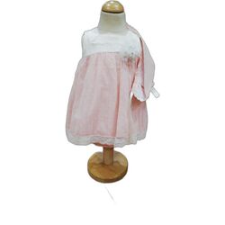 31025 JESUSIN CON CAPOTA ROSA LOR MIRAL. ROPA PARA BEBES ,PREMAMA Y COLEGIAL - DE 0 5 AÑOS . TALLAS 9 meses. 