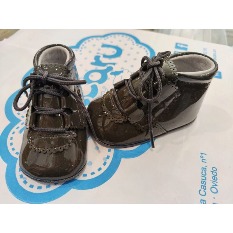 PEUCA 5332 BOTITA INGLESA CHAROL GRIS  LEON SHOES. ZAPATOS PARA BEBE - CALZADO Peuca de Niño Niña invierno ,Bota ,Botas con pelo