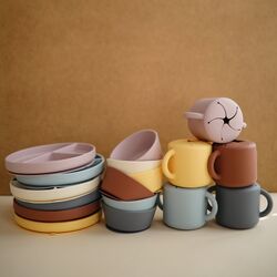 47937 PLATO VENTOSA-COMPARTIMENTOS SOLID BLUSH 18x18x2 CM MUSHIE. PUERICULTURA Y COMPLEMENTOS PARA BEBES - COMIDA VAJILLAS