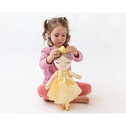 04339 Muñeca  Princesa 40cm dorado kiokids. JUGUETES PARA BEBE - PELUCHES Y MUÑECOS PRIMEROS . Color Amarillo. 