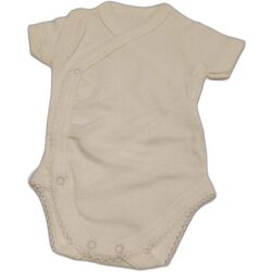 1017 BODY CRUZADO MANGA CORTA BEIGE MOMO. ROPA PARA BEBES ,PREMAMA Y COLEGIAL - DE 0 5 AÑOS INTERIOR Bodys . TALLAS 0 Meses . 
