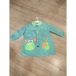 21 MANDILON BOTONES PERRO VERDE GARVEL. ROPA PARA BEBES ,PREMAMA Y COLEGIAL - COLEGIO ,MANDILONES, MOCHILAS CON BOTONES . TALLAS