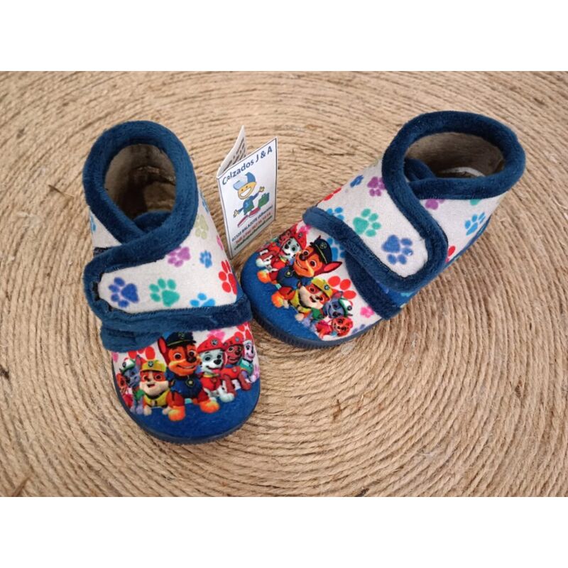 647 ZAPATILLA VELCRO COMPAÑÍA MOTESA. ZAPATOS PARA BEBE - ZAPATILLAS . CALZADO 20. 