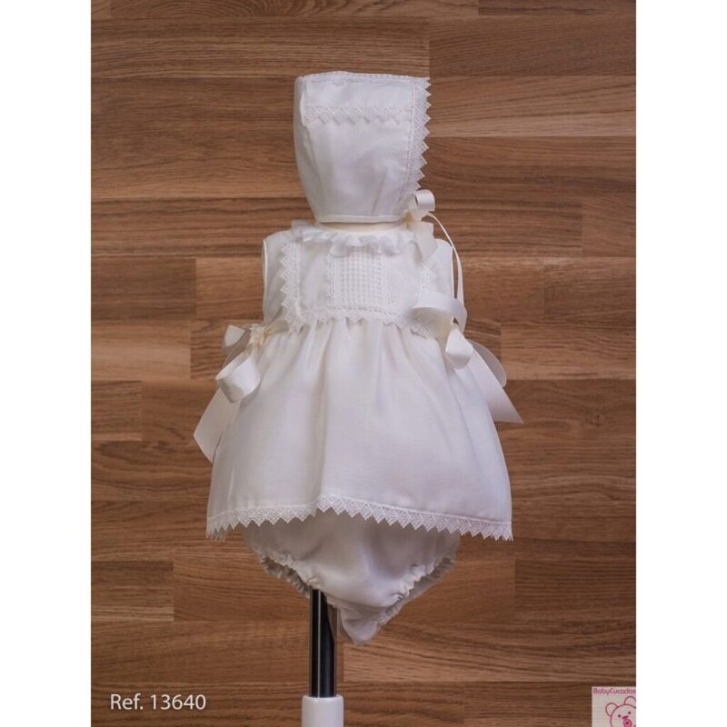 13640 JESUSITO MUSELINA CON CAPOTA MIKAMAMA. ROPA PARA BEBES ,PREMAMA Y COLEGIAL - BAUTIZO Vestidos . TALLAS 6 meses. 