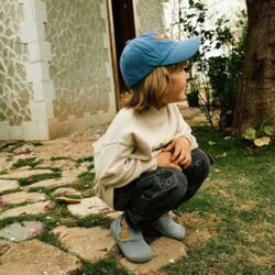 ZAPATILLAS SKIN SHOES GREY ATTIPAS JOYKIDS. ZAPATOS PARA BEBE - CALZADO NIÑA CHANCLAS Y CANGREJERAS ZAPATILLAS DE LONETAS .