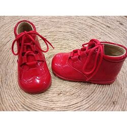 B1933 ZAPATO BOTA INGLES CHAROL ROJO CORDÓN PANYNO. ZAPATOS PARA BEBE - CALZADO NIÑA Botas NIÑO OUTLET . CALZADO 19. 