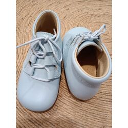 B2133 BOTA INGLESA NAPA CELESTE PISO AL TONO  PANYNO. ZAPATOS PARA BEBE - CALZADO NIÑA NIÑO OUTLET . CALZADO 19. 
