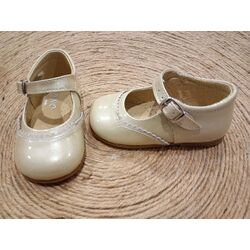 B2613 Zapato pulsera charol marfil Panyno. ZAPATOS PARA BEBE - CALZADO NIÑA OUTLET . CALZADO 20. 
