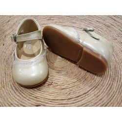 B2613 Zapato pulsera charol marfil Panyno. ZAPATOS PARA BEBE - CALZADO NIÑA OUTLET . CALZADO 20. 