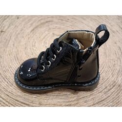 Bota B2741 charol arrugado negro panyno. ZAPATOS PARA BEBE - CALZADO NIÑA Botas NIÑO Playeros OUTLET . CALZADO 19. 