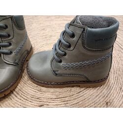 2127  Bota de piel alta con cordón gris Giovi. ZAPATOS PARA BEBE - CALZADO NIÑO Botas NIÑA OUTLET . CALZADO 20. 