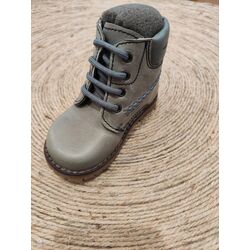 2127  Bota de piel alta con cordón gris Giovi. ZAPATOS PARA BEBE - CALZADO NIÑO Botas NIÑA OUTLET . CALZADO 20. 