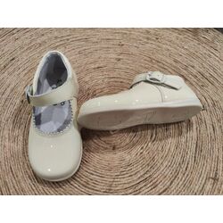 Zapato charol beige 813 Giovi. OUTLET ZAPATOS PARA BEBE - CALZADO NIÑA . CALZADO 19. 