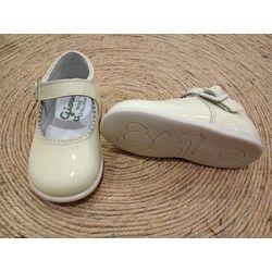 Zapato charol beige 813 Giovi. OUTLET ZAPATOS PARA BEBE - CALZADO NIÑA . CALZADO 19. 