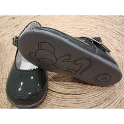 813 ZAPATO PULSERA HEBILLA CHAROL GRIS OSCURO  GIOVI. ZAPATOS PARA BEBE - CALZADO NIÑA OUTLET . CALZADO 23. 