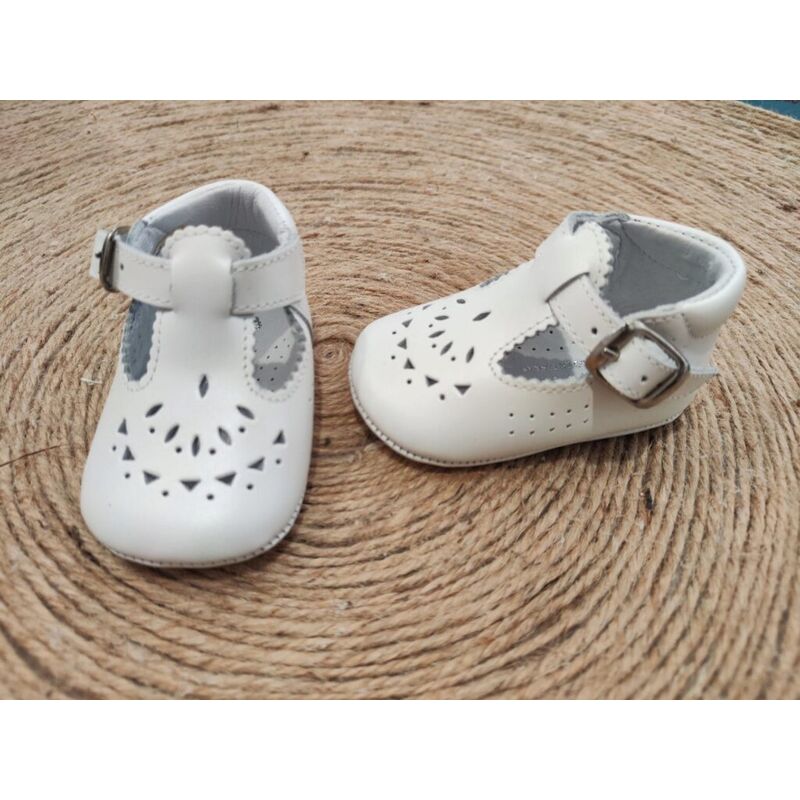 A3103 SANDALIA NACARADA BLANCA PANYNO. ZAPATOS PARA BEBE - CALZADO Peuca de Niño Bautizo verano ,Sandalias OUTLET . CALZADO 16. 