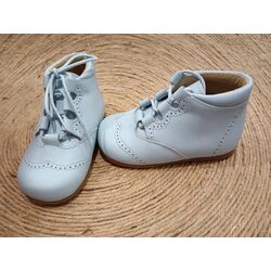 B1933 ZAPATO BOTA INGLESA NAPA CELESTE Y SUELA ARENA  PANYNO. ZAPATOS PARA BEBE - CALZADO NIÑA Botas NIÑO OUTLET . CALZADO 21. 
