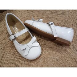 Zapato pulsera B2607 charol blanco panyno. ZAPATOS PARA BEBE - CALZADO OUTLET . CALZADO 24. 