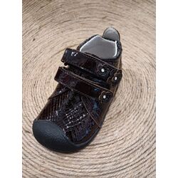 Zapato charol velcro niña 90188 Cuquito. ZAPATOS PARA BEBE - CALZADO NIÑA NIÑO . CALZADO 21. Color MARRON. 
