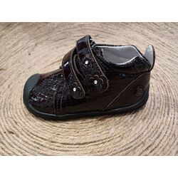 Zapato charol velcro niña 90188 Cuquito. ZAPATOS PARA BEBE - CALZADO NIÑA NIÑO . CALZADO 21. Color MARRON. 
