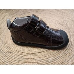 Zapato charol velcro niña 90188 Cuquito. ZAPATOS PARA BEBE - CALZADO NIÑA NIÑO . CALZADO 21. Color MARRON. 