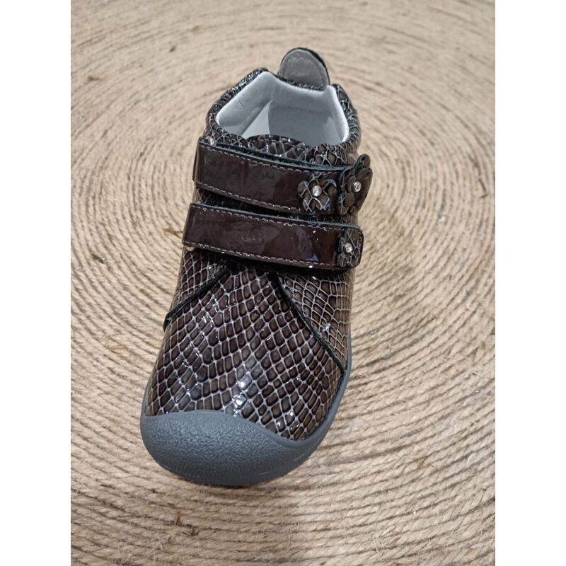 Zapato charol velcro niña 90188 Cuquito. ZAPATOS PARA BEBE - CALZADO NIÑA NIÑO . CALZADO 23. Color GRIS . 