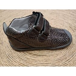 Zapato charol velcro niña 90188 Cuquito. ZAPATOS PARA BEBE - CALZADO NIÑA NIÑO . CALZADO 23. Color GRIS . 