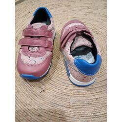 2473 PLAYERO ROSA DE VELCRO  GIOVI. ZAPATOS PARA BEBE - CALZADO NIÑA . CALZADO 23. 