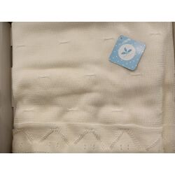25AM 704 Toquilla modelo Diana Sardón. COCHECITOS-CARRICOCHES PARA BEBE SACOS Y TEXTILES CHALES MANTAS . Color CRUDO. 