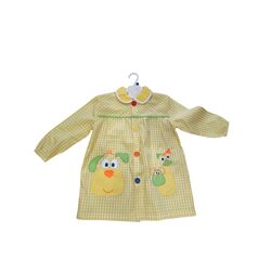21 MANDILON CON BOTONES PERRO AMARILLO GARVEL. ROPA PARA BEBES ,PREMAMA Y COLEGIAL - COLEGIO ,MANDILONES, MOCHILAS CON BOTONES .