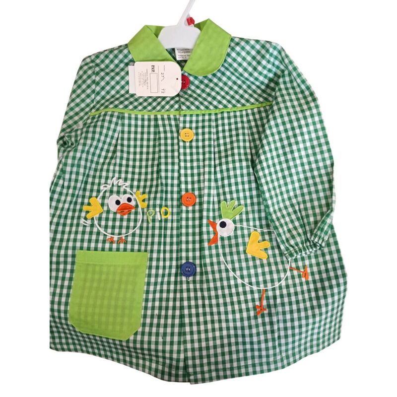 27 MANDILON BOTONES VERDE  POLLITOS  GARVEL. ROPA PARA BEBES ,PREMAMA Y COLEGIAL - COLEGIO ,MANDILONES, MOCHILAS CON BOTONES .