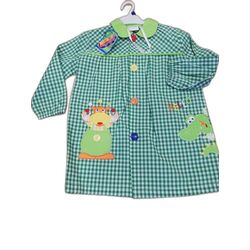 14 MANDILON HELLO VERDE GARVEL. ROPA PARA BEBES ,PREMAMA Y COLEGIAL - COLEGIO ,MANDILONES, MOCHILAS CON BOTONES . TALLAS 4 años.