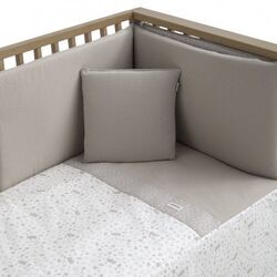 55212 Juego de dos piezas colcha cuna y protector  abeto beige de 60 x 120 Cambrass. MOBILIARIO Y DECORACION PARA BEBE - ROPA