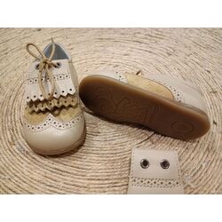 2366 ZAPATO CON LENGÜETA EXTRAIBLE NAPA ARENA GIOVI. ZAPATOS PARA BEBE - CALZADO NIÑA NIÑO OUTLET . CALZADO 18. Color ARENA.