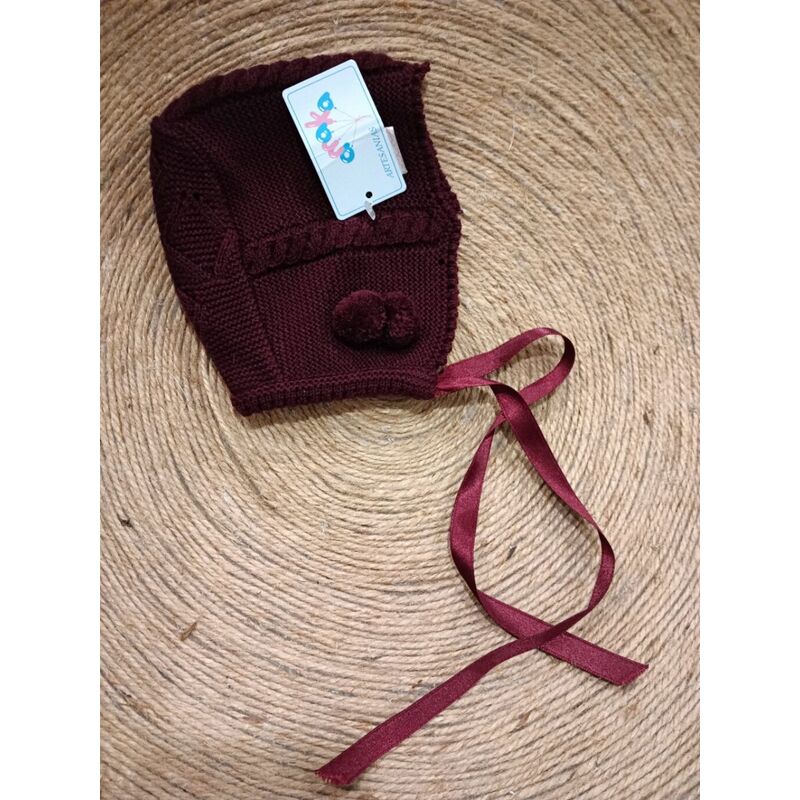 3279 CAPOTA CON DOS POMPONES GRANATE AMAKA. ROPA PARA BEBES ,PREMAMA Y COLEGIAL - DE 0 5 AÑOS INVIERNO GORROS BUFANDAS GUANTES