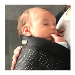 BANDOLERA MINIMONKEY BLACK YOBIO. PUERICULTURA Y COMPLEMENTOS PARA BEBES - PORTEO LACTANCIA MOCHILAS PORTABEBE FULARES . Color