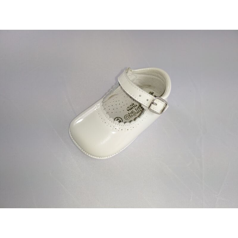 A1601 PEUCA MERCEDITAS CHAROL BLANCO PANYNO. ZAPATOS PARA BEBE - CALZADO Peuca de Niña Bautizo . CALZADO 17. 
